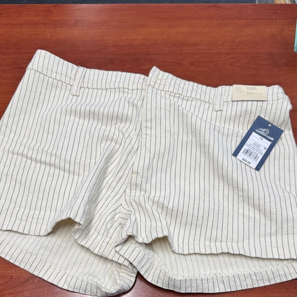 Universal thread sailor shorts size 14 // 080106 - Picture 1 of 2